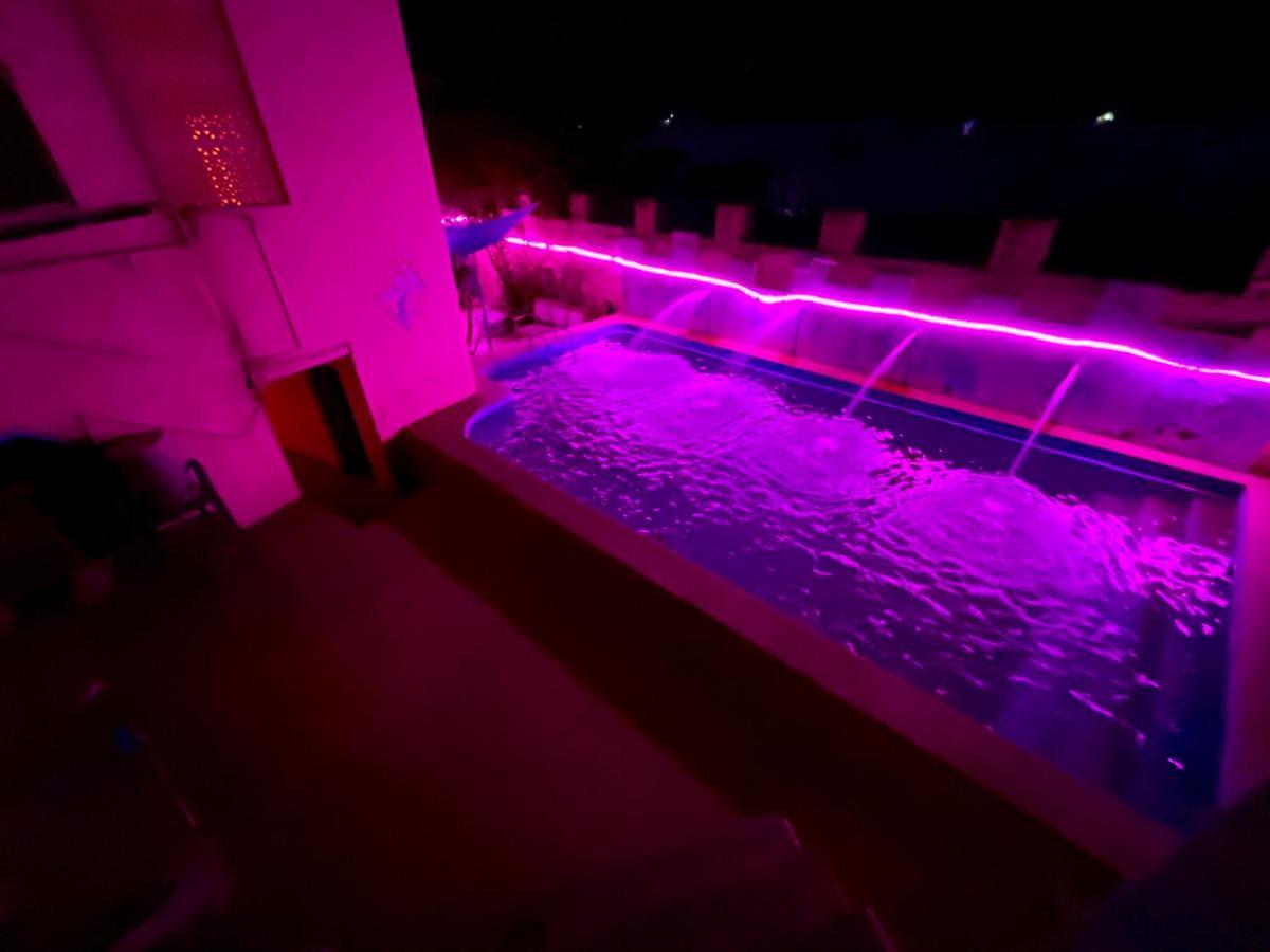 One Light Hostel 布什格尔 外观 照片
