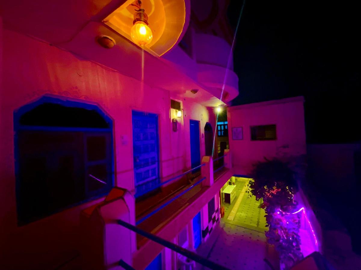 One Light Hostel 布什格尔 外观 照片