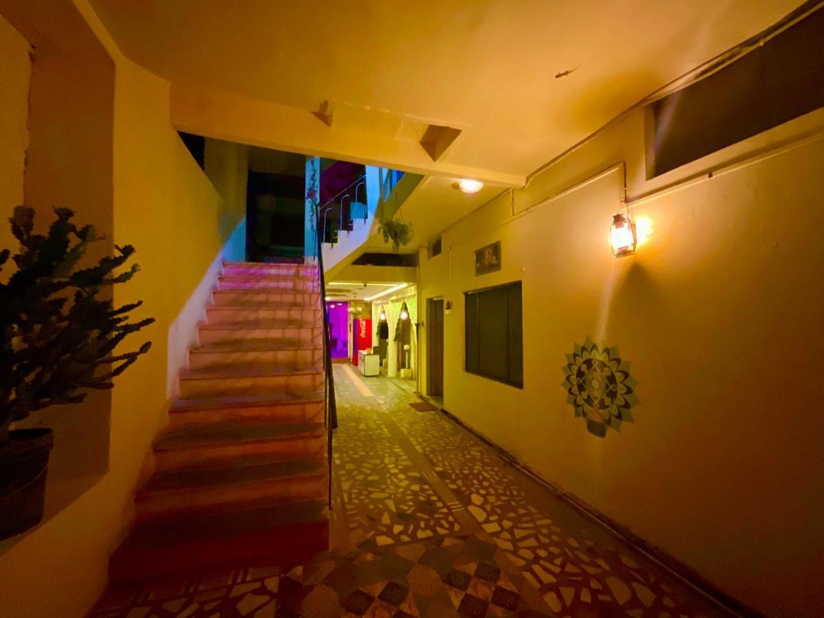 One Light Hostel 布什格尔 外观 照片